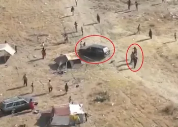 Bursa’da bir sürücü aracını insanların üzerine sürdü!