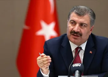 Sağlık Bakanı, tehdit edilen Büşra hemşireyle görüştü