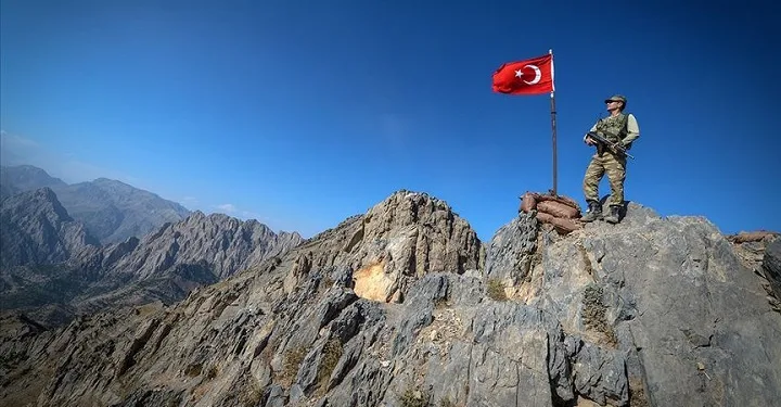 Ağrı’da teröristlerle çıkan çatışmada 2 asker şehit oldu