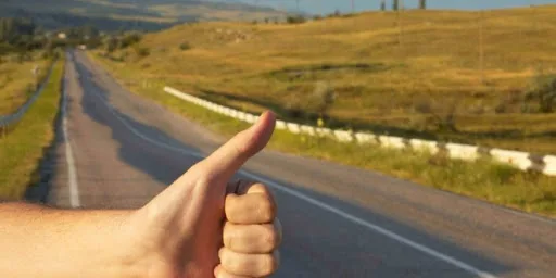 Bursa’da yardım etmek isterken araba ve parasından oldu