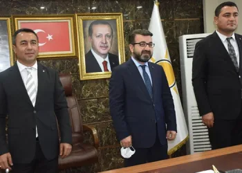 HDP’den istifa eden 2 belediye başkanı AK Parti’ye geçti