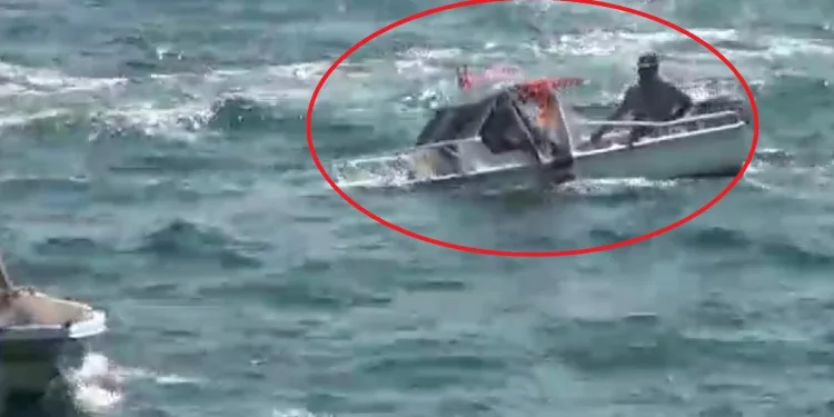Bursa’da Zafer Bayramı kutlamasına katılan sandal alabora oldu