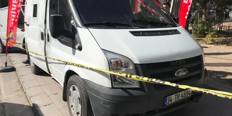 Görevli olduğu banka nakil aracındaki parayı alıp kaçtı