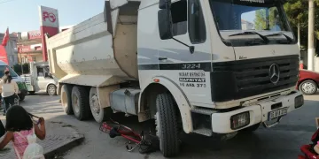 Bursa’da bisikletiyle kamyonun altında kaldı