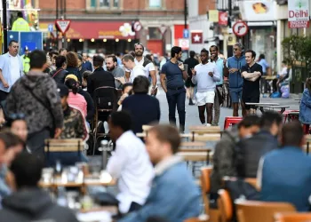 6’dan fazla kişi bir araya gelemeyecek