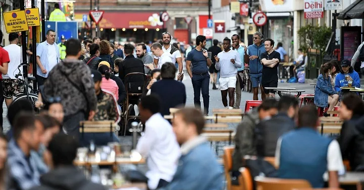 6’dan fazla kişi bir araya gelemeyecek
