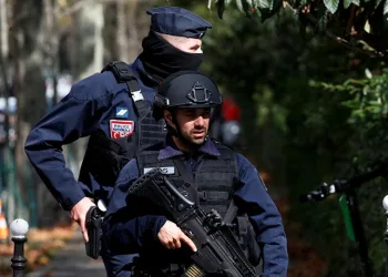 Paris’te Charlie Hebdo binası yakınlarında saldırı