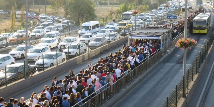 İstanbul Valiliği’nde “kademeli mesai” toplantısı