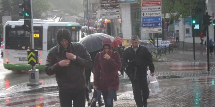 Bursa için sağanak uyarısı! Sıcaklıklar düşecek