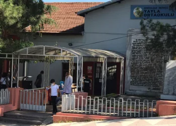 Öğrencide virüs çıktı 24 arkadaşı ve 2 öğretmen karantinada