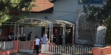 Öğrencide virüs çıktı 24 arkadaşı ve 2 öğretmen karantinada