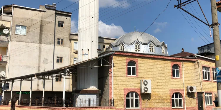 İmam ve müezzin pozitif çıktı, cami kapatıldı