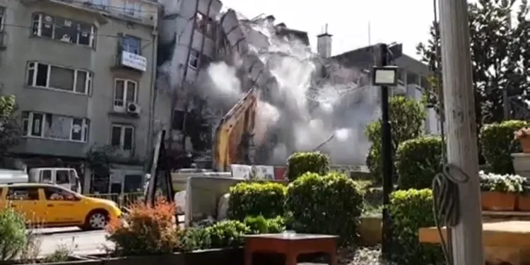 Bursa’daki tarihi bina yıkıldı