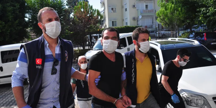 Büşra hemşireye hakaret eden kişi adliyeye sevkedildi
