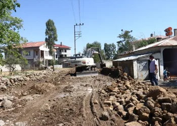 Okul yolu için arazilerini bağışladılar