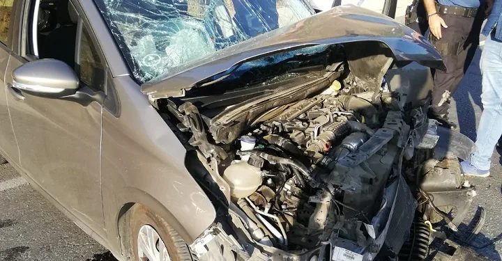 Kamyonetle çarpışan otomobilde sıkışan sürücü öldü