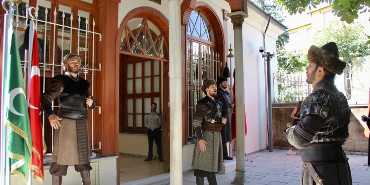 Osman Gazi türbesinde saygı nöbeti başladı