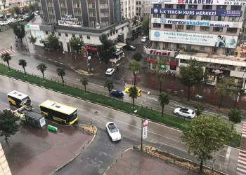İnegöl’de yarım saatte yollar göle döndü