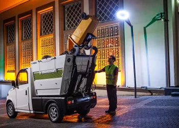 Bursa’da üretilen elektrikli mini kamyonet yollarda