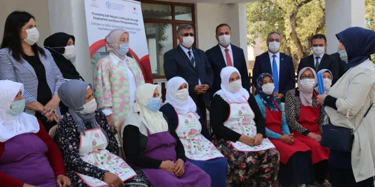 AK Parti Bursa Milletvekili Gözgeç, kadın kooperatifleri ile bir araya geldi