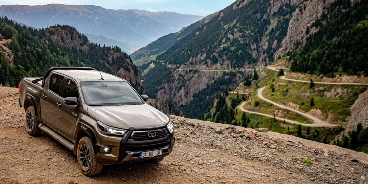 Yeni Toyota Hilux Türkiye’de satışa sunuldu