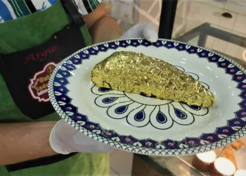 Bursa’da yapılan bu baklavanın dilimi 550 lira