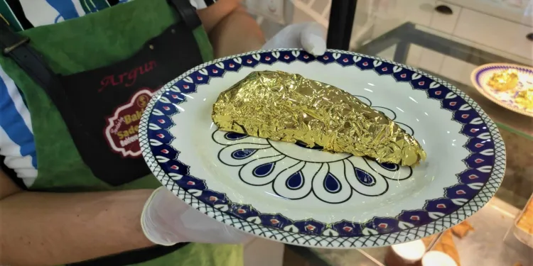 Bursa’da yapılan bu baklavanın dilimi 550 lira