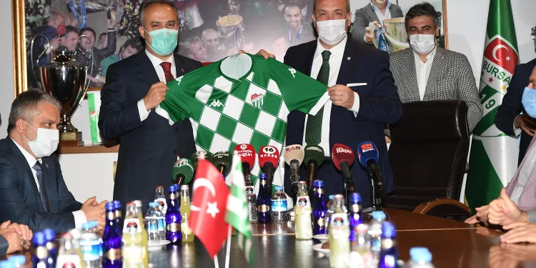 Alinur Aktaş: “Bursaspor hepimiz için değerli ve önemli”