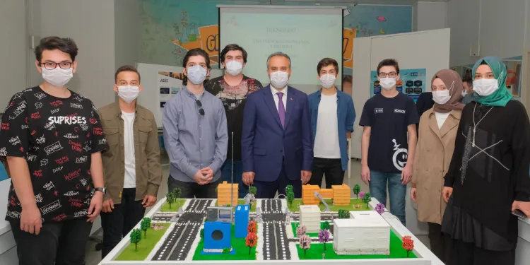 Başarılı gençlerin destekçisi Büyükşehir Belediyesi