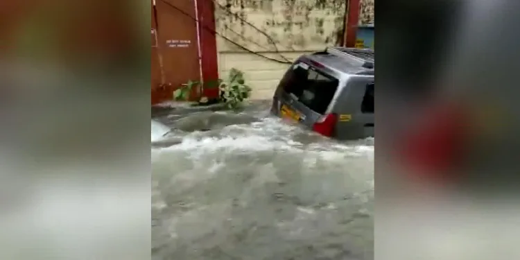 Hindistan’da şiddetli yağışlar sele yol açtı
