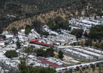 Yunanistan’daki en kalabalık mülteci kampında ilk virüs vakası