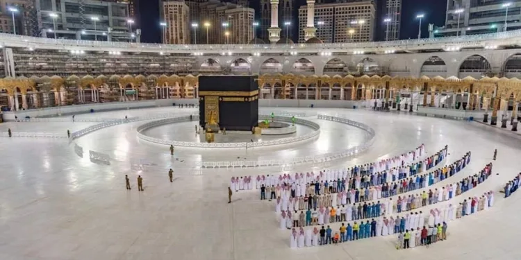 Suudi Arabistan Kabe’nin ziyarete açılacağı tarihi duyurdu