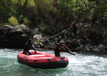Tunceli’de cansız bedeni bulunan ağabey toprağa verildi, kayıp kardeşi aranıyor