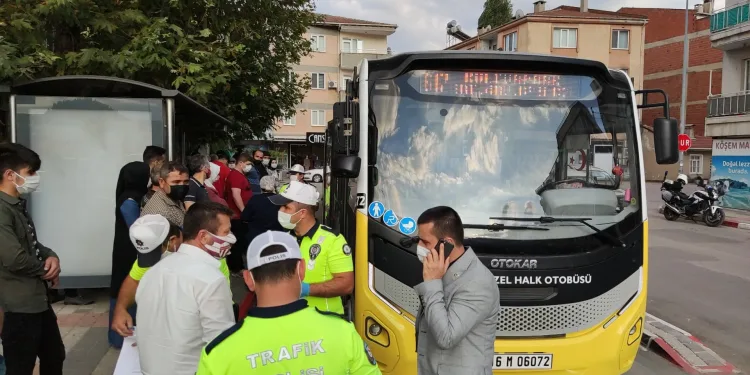 Bursa’da 25 koltuklu minibüsten 40 kişi çıktı