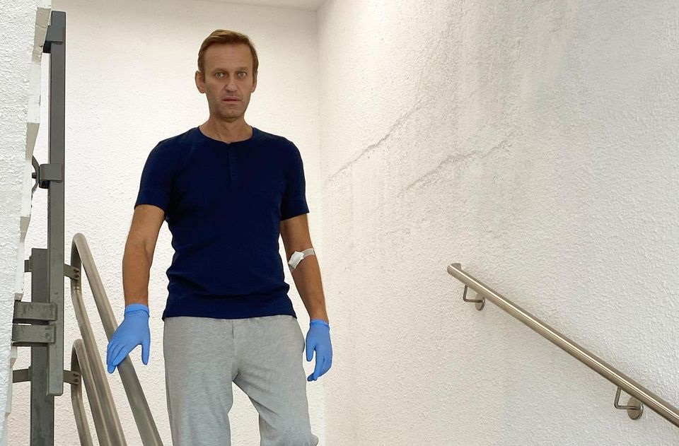 Rus muhalif Navalnıy hastaneye kaldırıldığı gün giydiği kıyafetleri talep etti