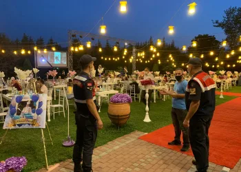 Bursa’da tedbirlere uymayan iş yerlerine 97 bin lira ceza