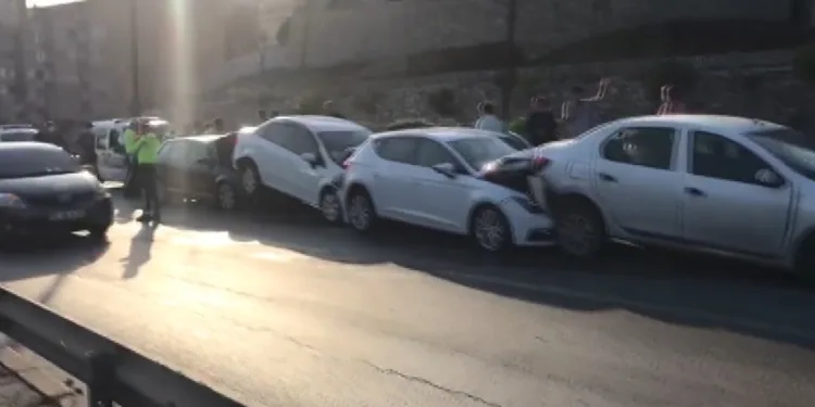 Bursa’da zincirleme kaza! 6 araç birbirine girdi