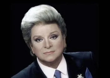 Zeki Müren’in sahne kıyafetleri adını taşıdığı okulda korunuyor