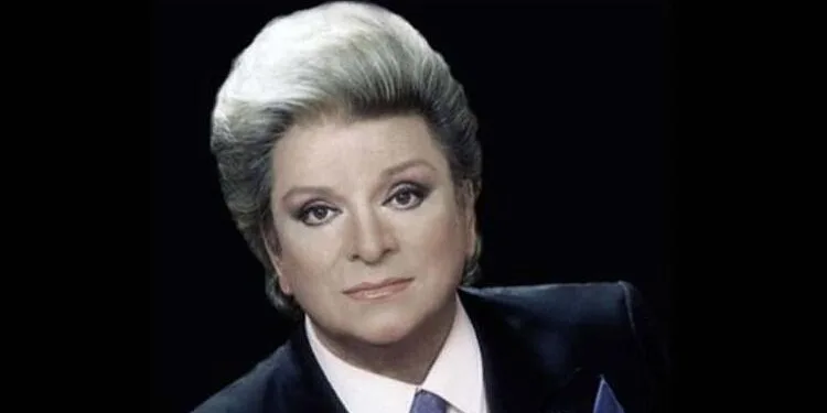Zeki Müren’in sahne kıyafetleri adını taşıdığı okulda korunuyor