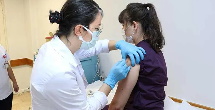 Türkiye’de ilk koronavirüs aşısı yapıldı