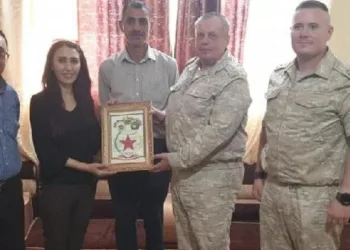 Rus heyeti, PYD’li teröriste plaket verdi