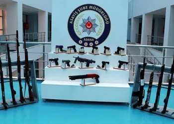 Adana’da büyük operasyon! Çok sayıda silah ele geçirildi