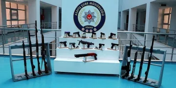 Adana’da büyük operasyon! Çok sayıda silah ele geçirildi
