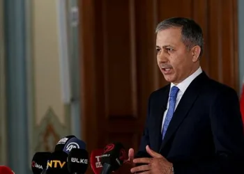 İstanbul Valisi Ali Yerlikaya, OSB temsilcileriyle mesai düzenlemesini görüştü