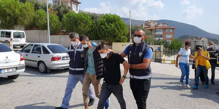 Bursa’da fuhuş tuzağı kuran gaspçılar tutuklandı