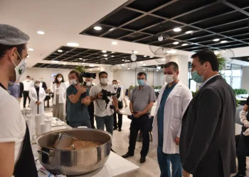 Osmangazi Belediyesi’nden sağlık çalışanlarına aşure ikramı