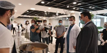 Osmangazi Belediyesi’nden sağlık çalışanlarına aşure ikramı
