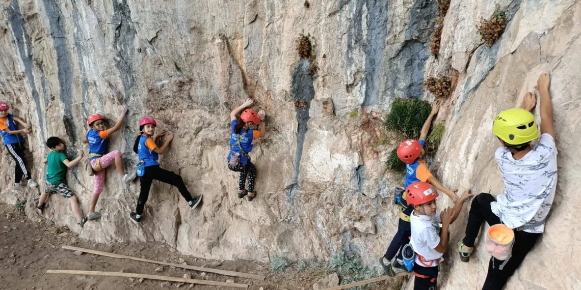 Küçük dağcılar İkiz Kayalar’da antrenman yaptı