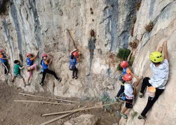 Küçük dağcılar İkiz Kayalar’da antrenman yaptı