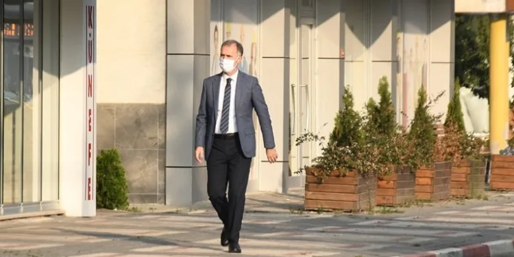 Başkan Taban belediyeye yürüyerek geldi